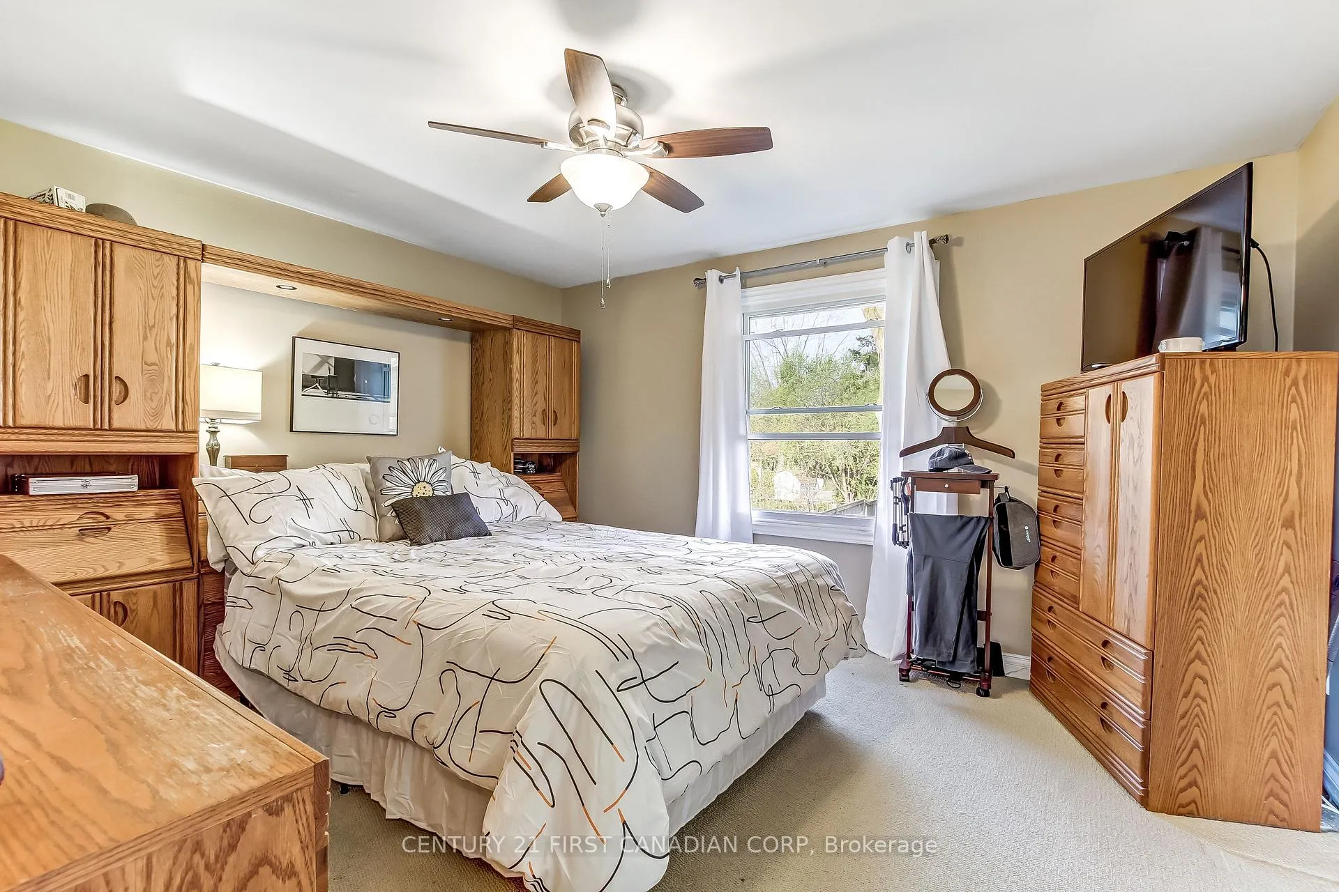 Photo 10 of 351 Base LIne Road W, London, South D — HOMEH