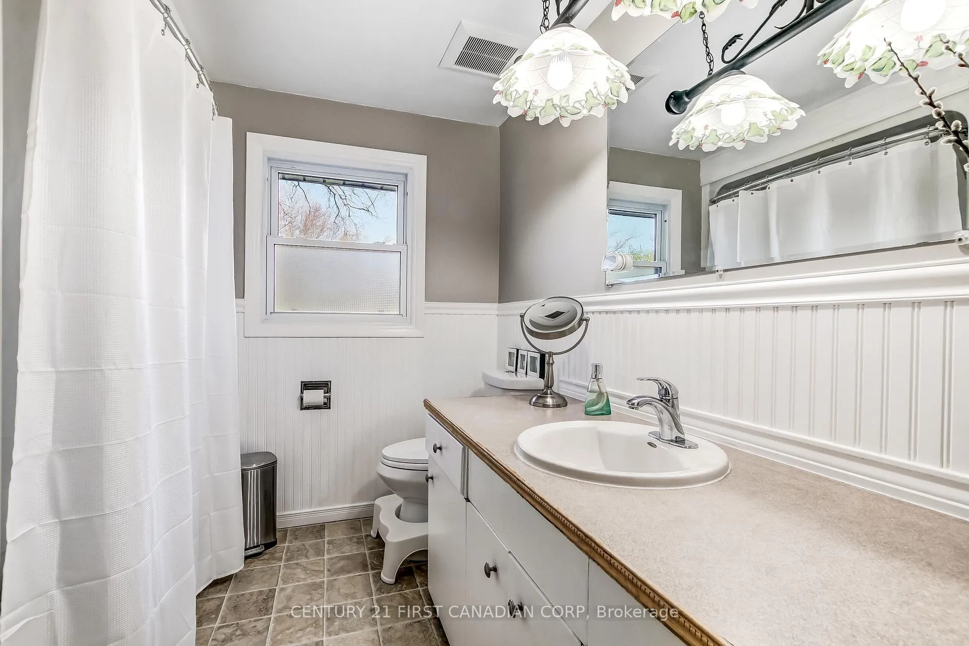 Photo 12 of 351 Base LIne Road W, London, South D — HOMEH