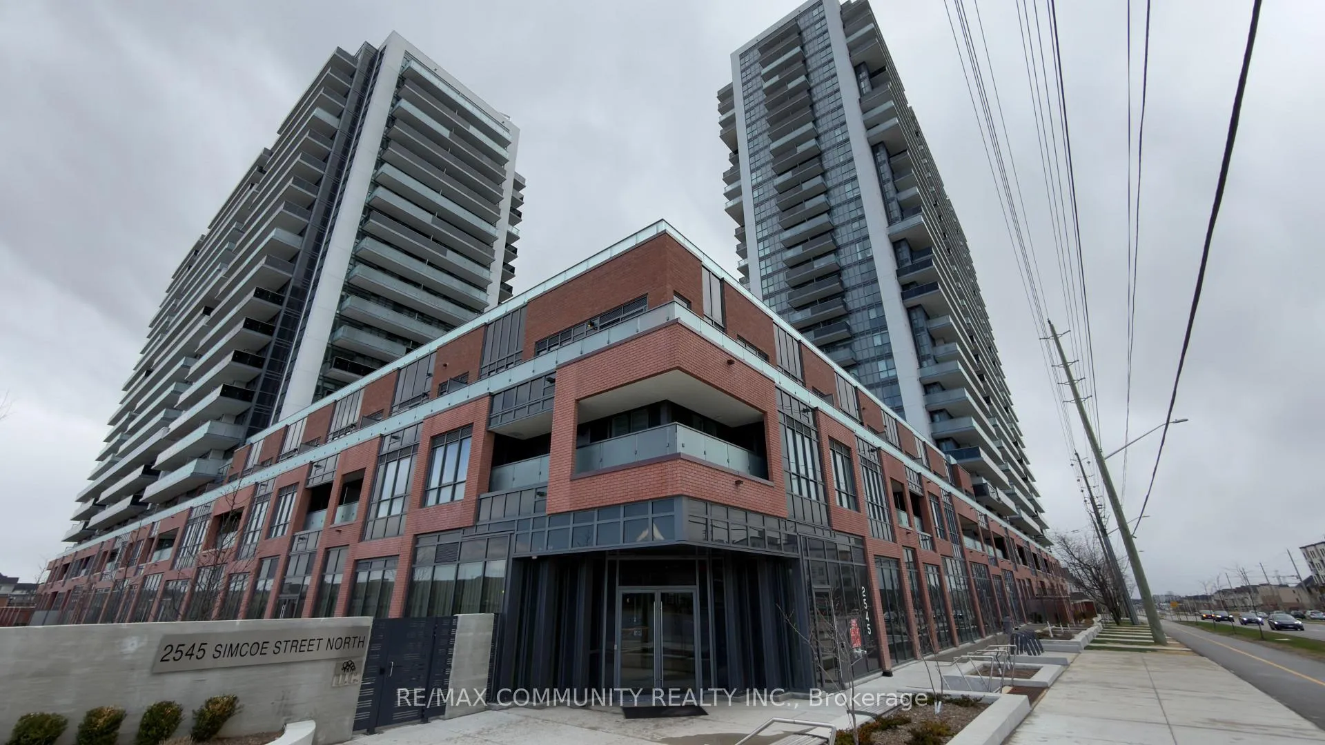 Front of 2545 Simcoe Street N