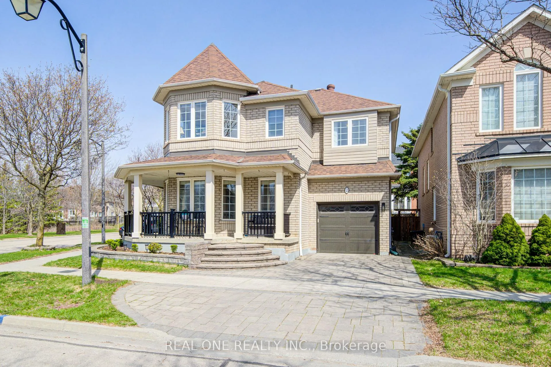 Photo 4 of 2 drawbridge Drive, Markham, Berczy — HOMEH
