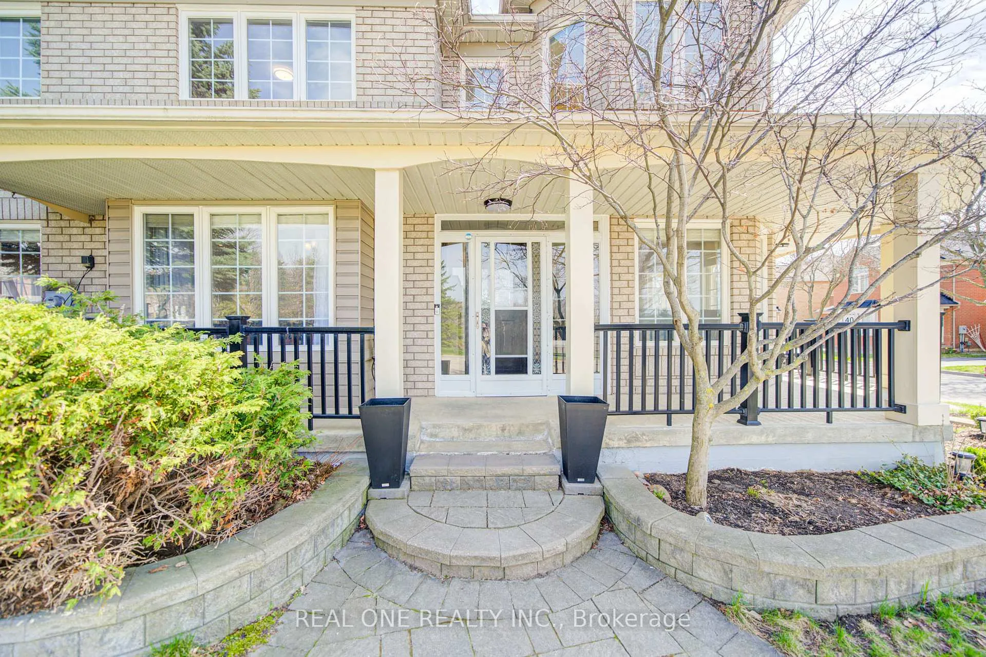Photo 5 of 2 drawbridge Drive, Markham, Berczy — HOMEH