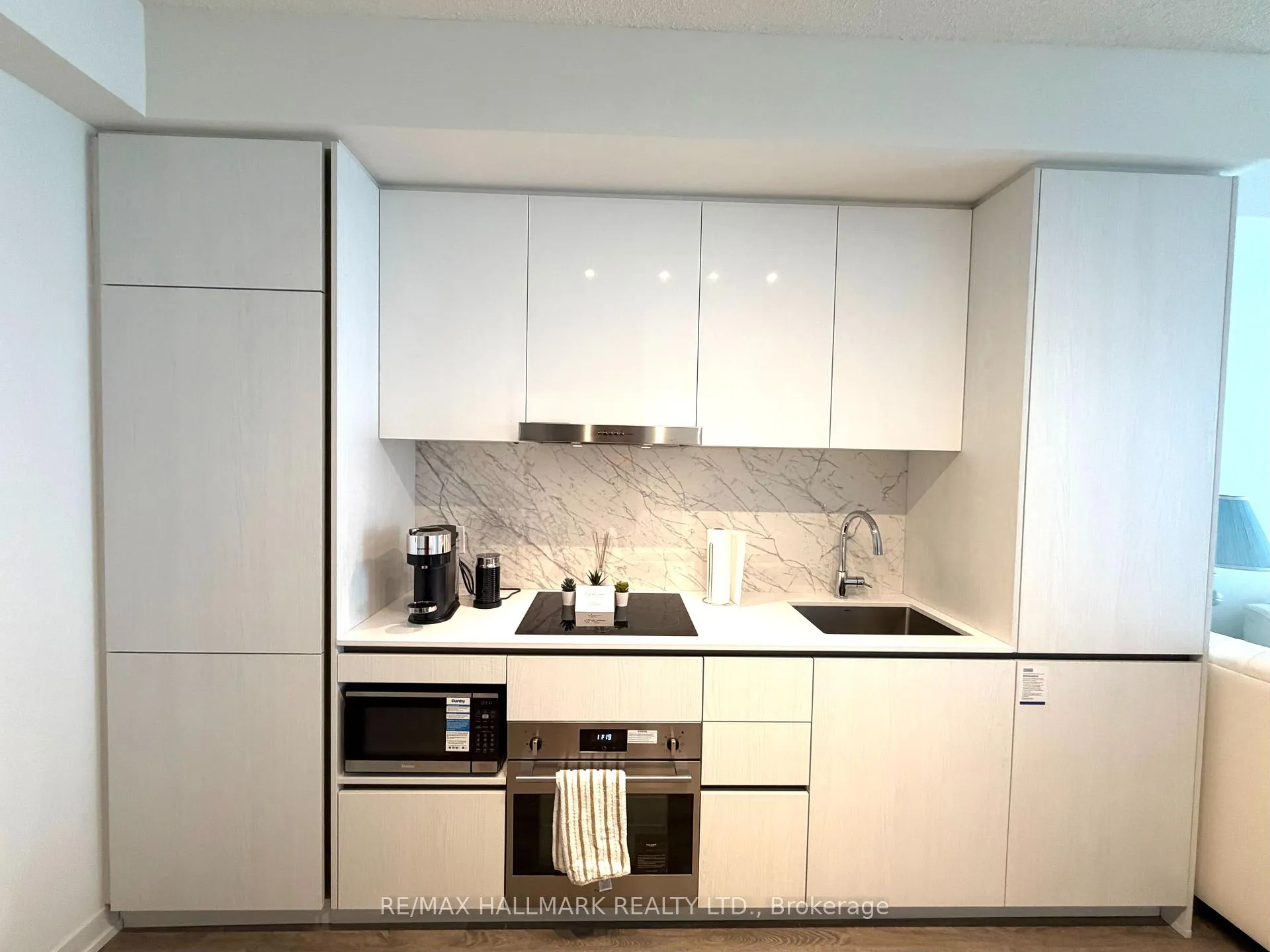 Photo 9 of Unit 2305, 8 Interchange Way N, Vaughan, Vaughan Corporate Centre — HOMEH