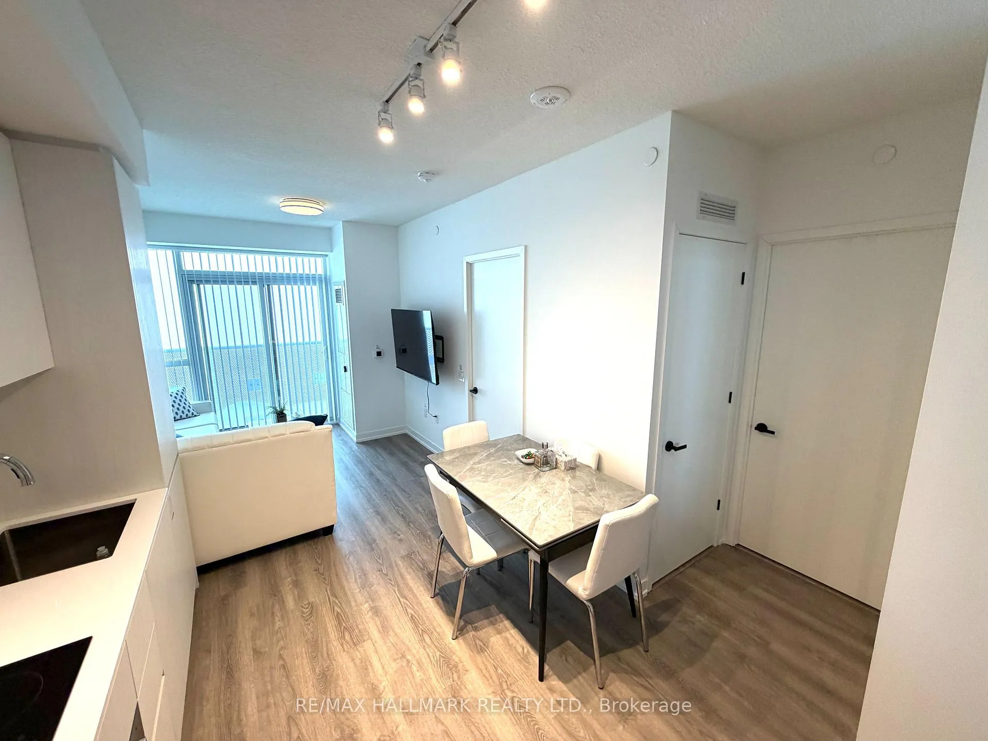 Photo 11 of Unit 2305, 8 Interchange Way N, Vaughan, Vaughan Corporate Centre — HOMEH