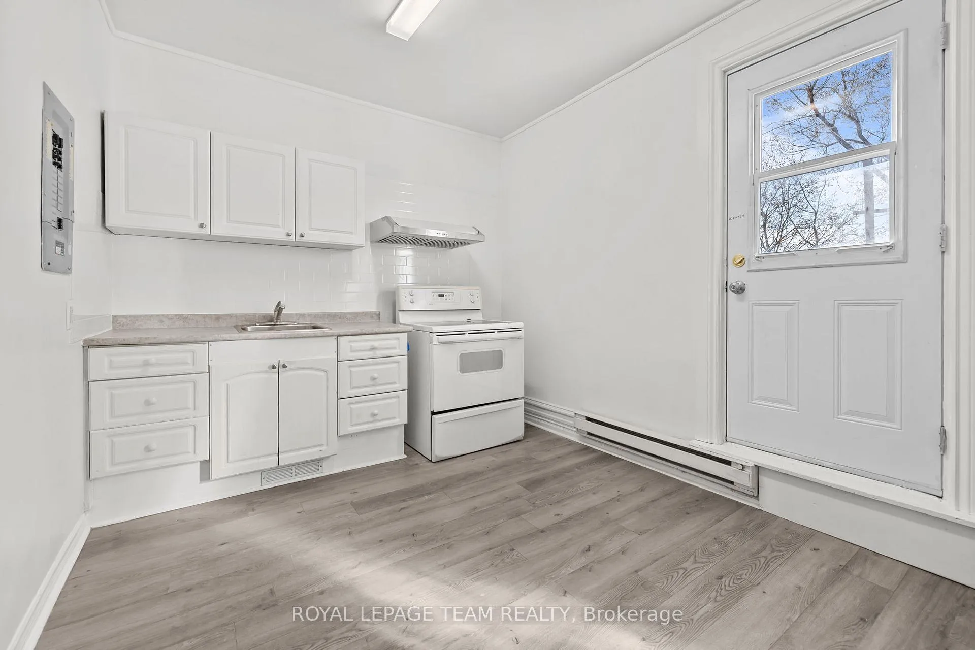 Photo 6 of Unit B, 824 Somerset Street, Ottawa, West Centre Town — HOMEH
