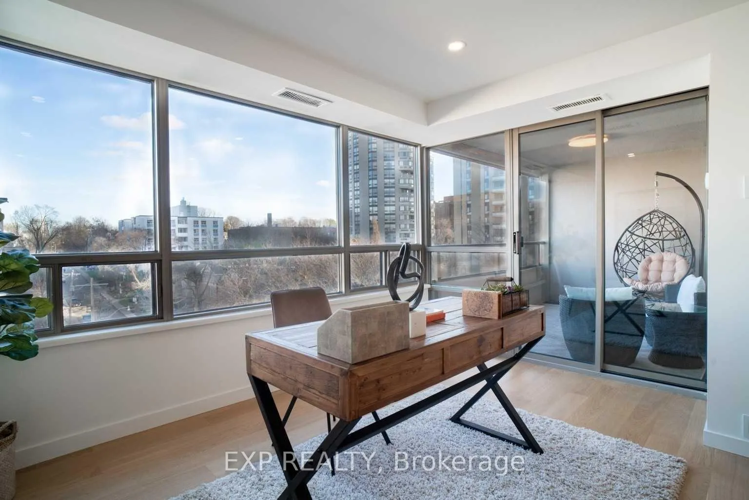 Photo 9 of Unit 608, 18 Lower Village Gate, Toronto, Forest Hill South — HOMEH