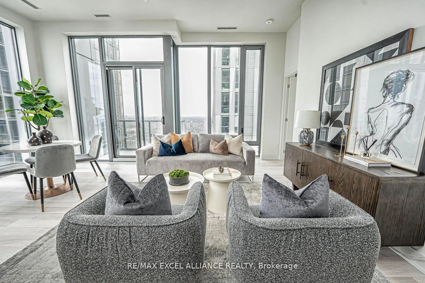 Photo 5 of Unit 5101, 8 Cumberland Street, Toronto, The Annex — HOMEH