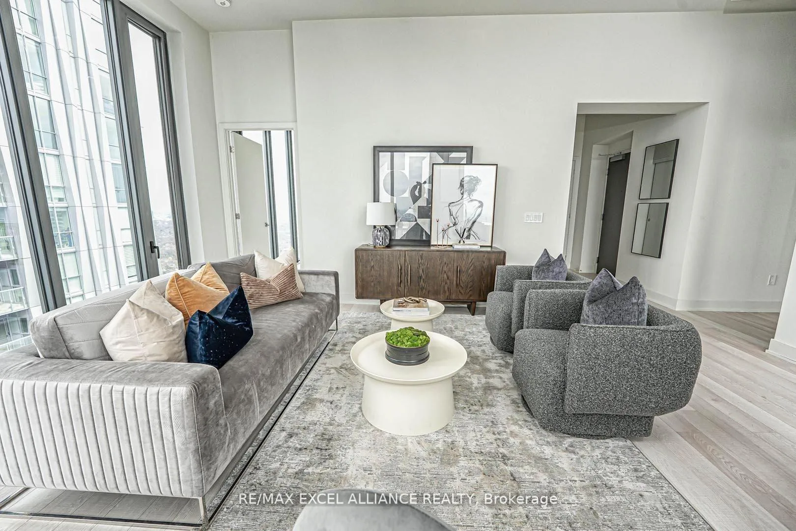 Photo 6 of Unit 5101, 8 Cumberland Street, Toronto, The Annex — HOMEH