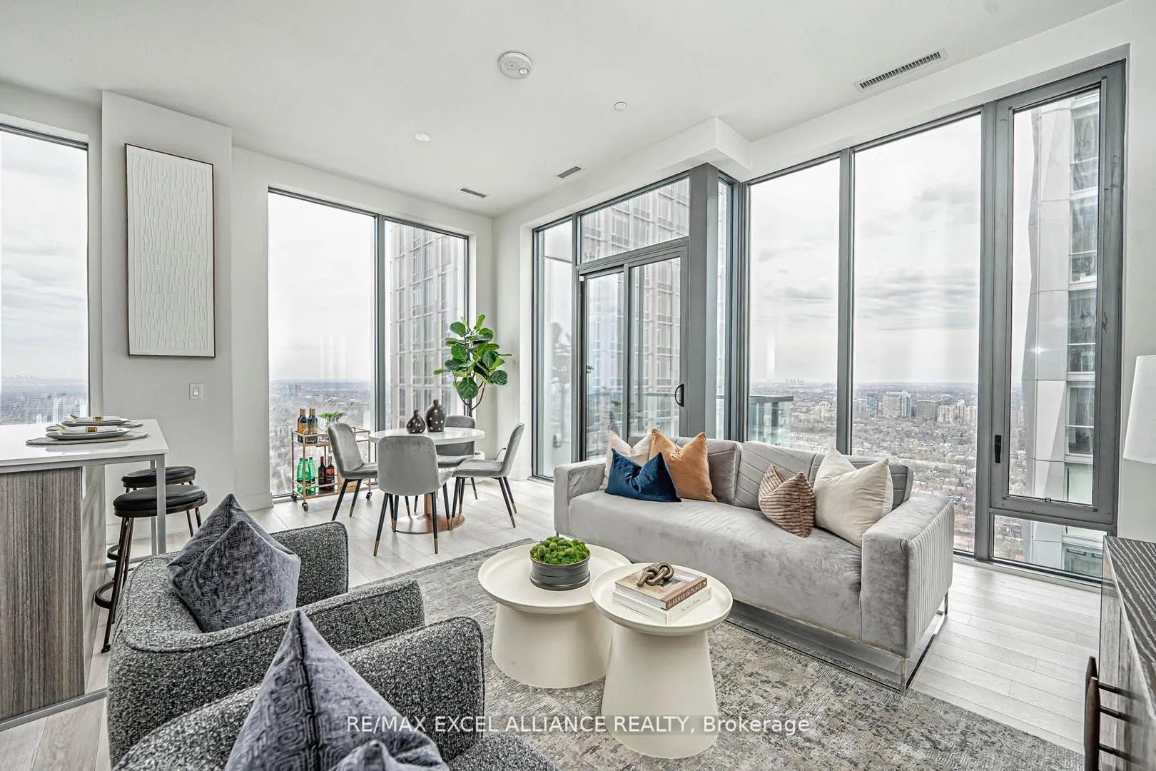 Photo 7 of Unit 5101, 8 Cumberland Street, Toronto, The Annex — HOMEH