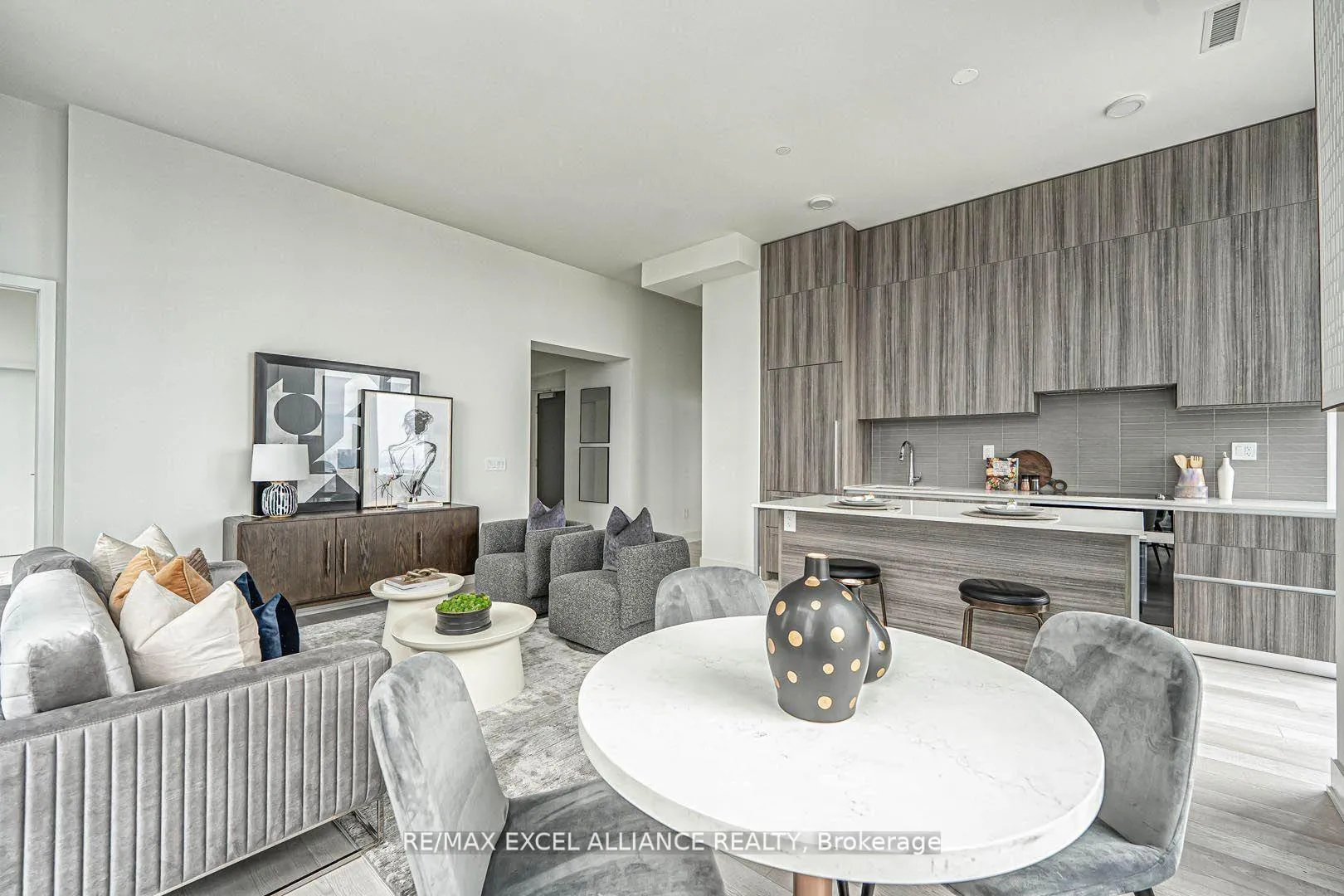 Photo 9 of Unit 5101, 8 Cumberland Street, Toronto, The Annex — HOMEH