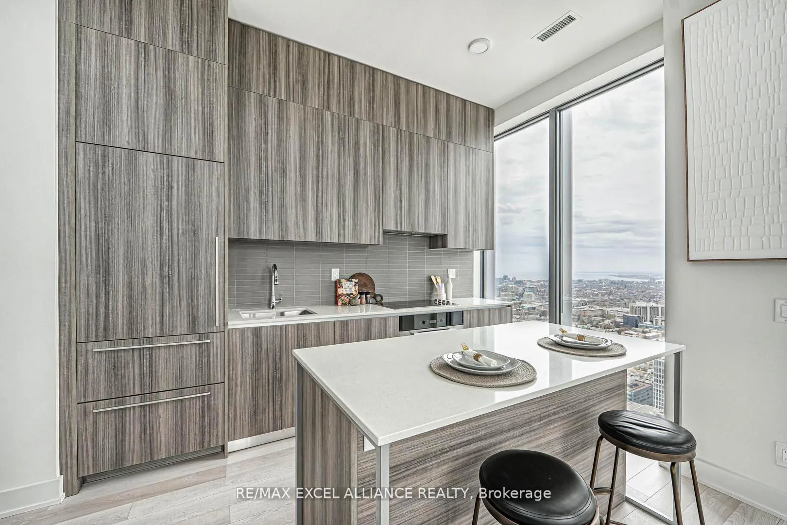 Photo 10 of Unit 5101, 8 Cumberland Street, Toronto, The Annex — HOMEH