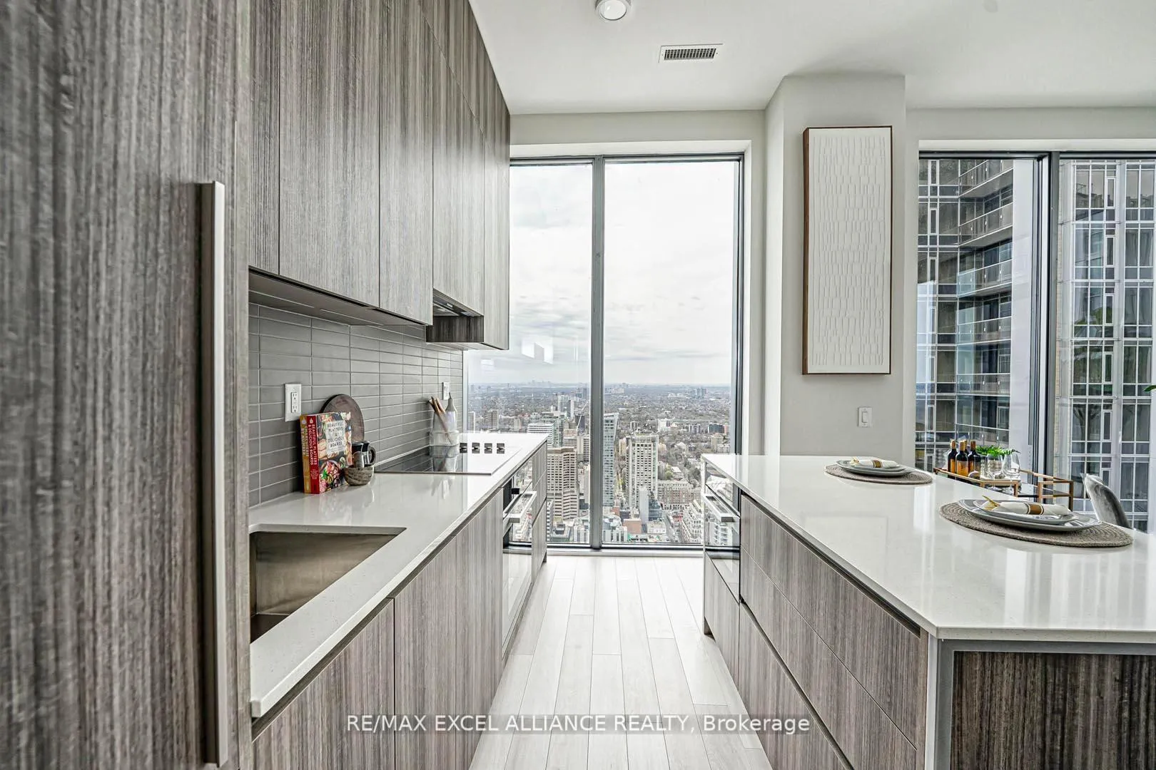 Photo 11 of Unit 5101, 8 Cumberland Street, Toronto, The Annex — HOMEH