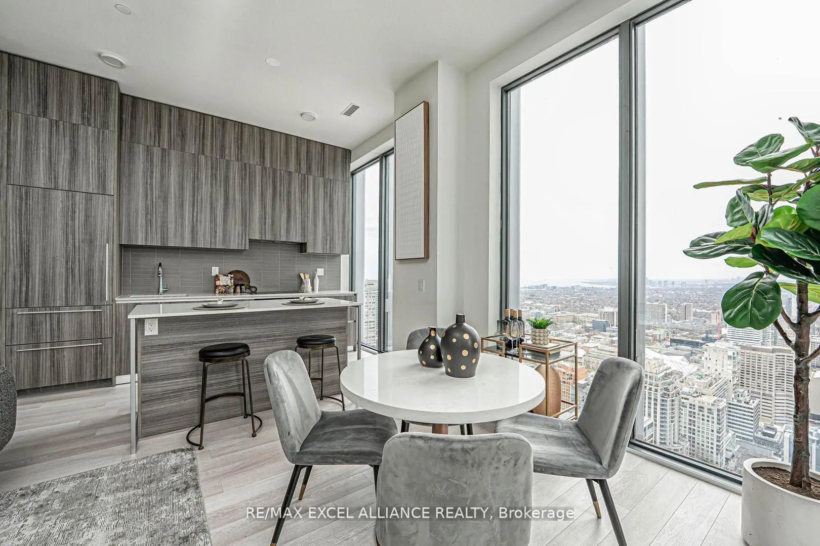 Photo 12 of Unit 5101, 8 Cumberland Street, Toronto, The Annex — HOMEH