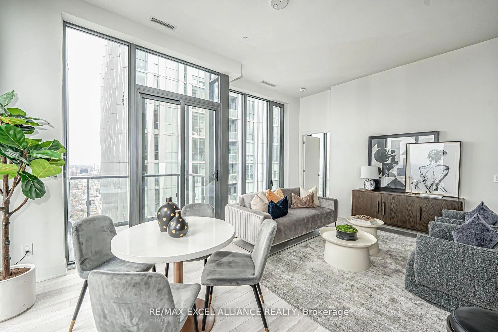 Photo 13 of Unit 5101, 8 Cumberland Street, Toronto, The Annex — HOMEH