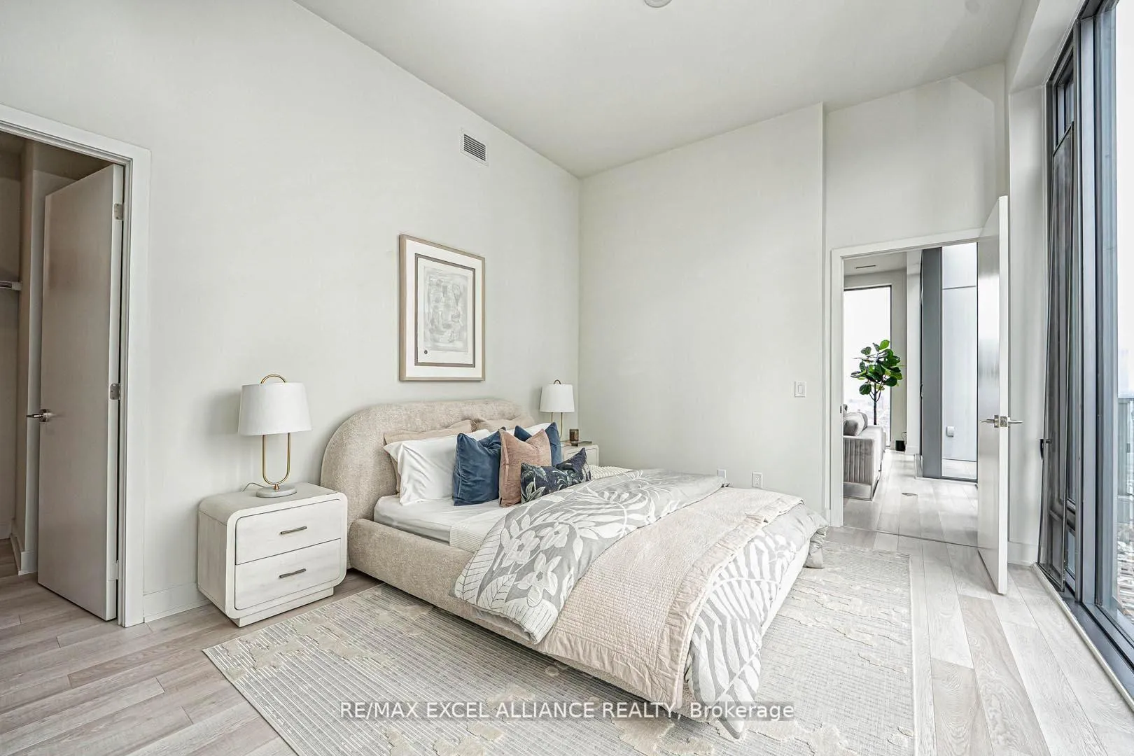Photo 14 of Unit 5101, 8 Cumberland Street, Toronto, The Annex — HOMEH
