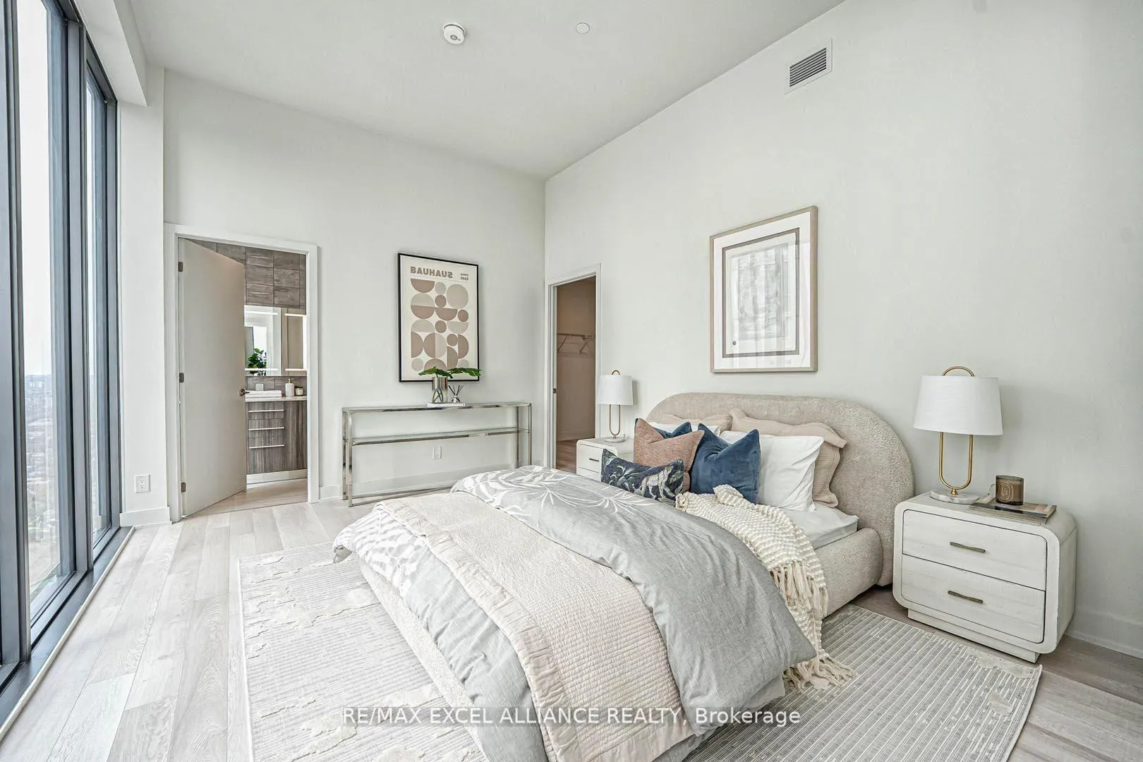 Photo 15 of Unit 5101, 8 Cumberland Street, Toronto, The Annex — HOMEH