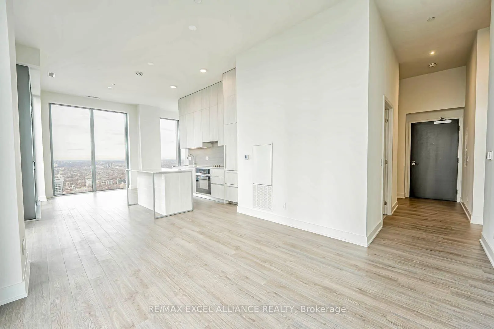 Photo 4 of Unit 5102, 8 Cumberland Street, Toronto, The Annex — HOMEH