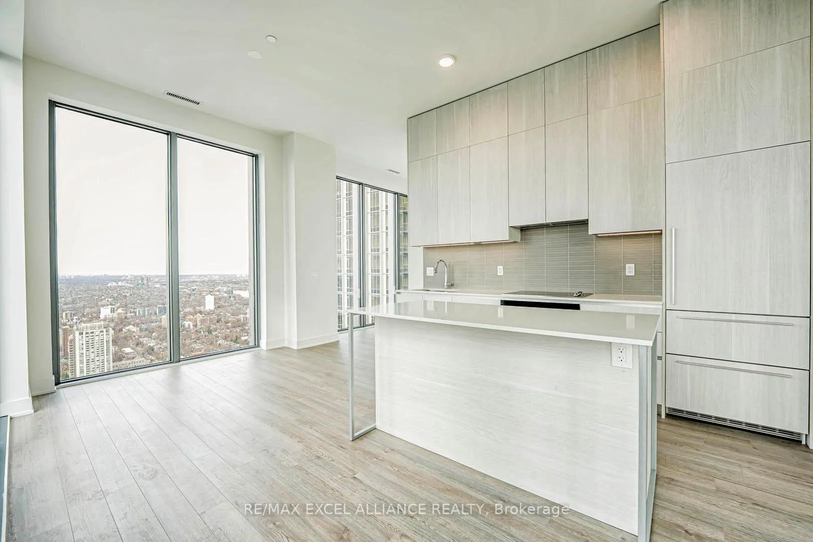 Photo 7 of Unit 5102, 8 Cumberland Street, Toronto, The Annex — HOMEH
