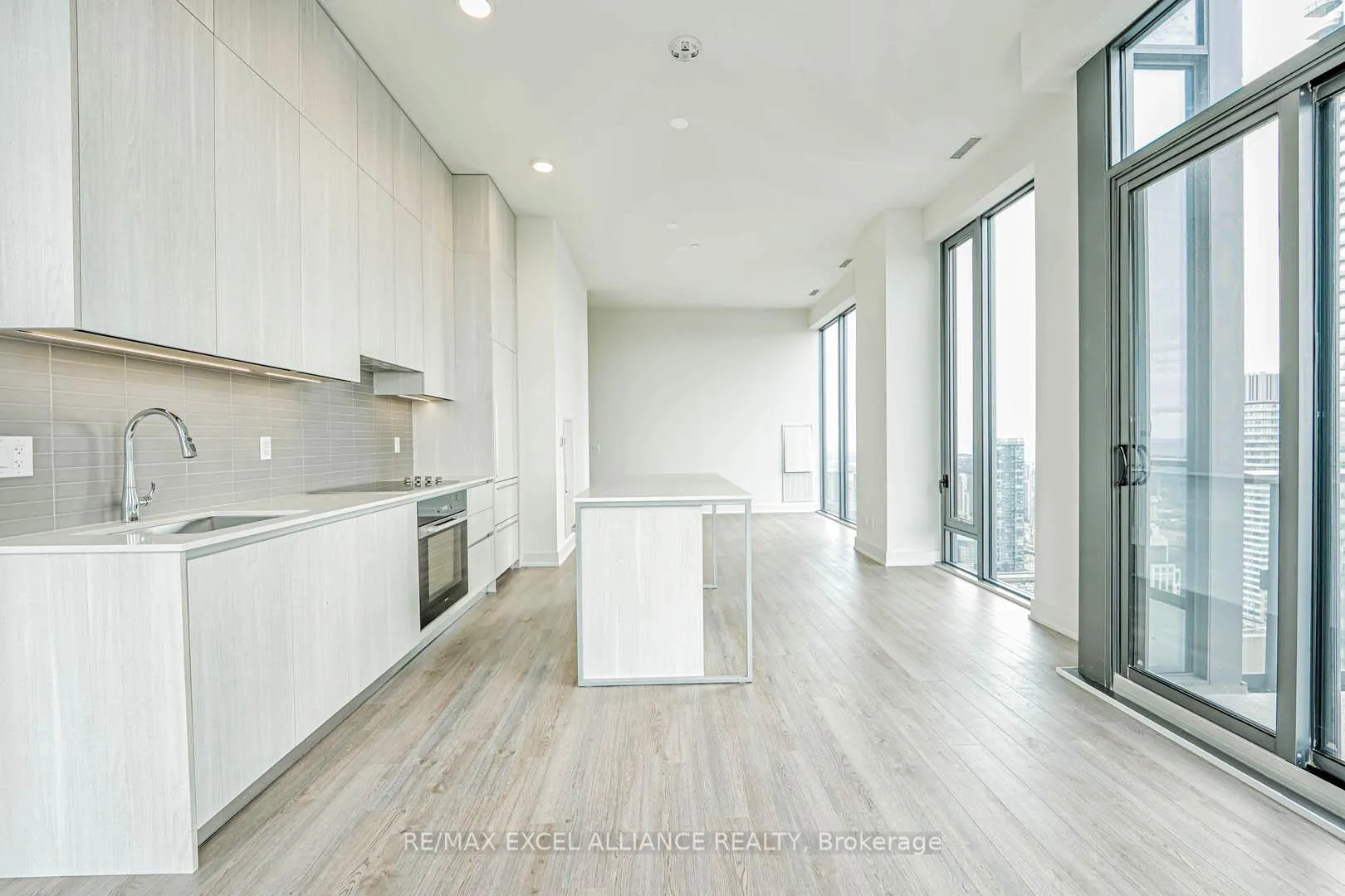 Photo 8 of Unit 5102, 8 Cumberland Street, Toronto, The Annex — HOMEH