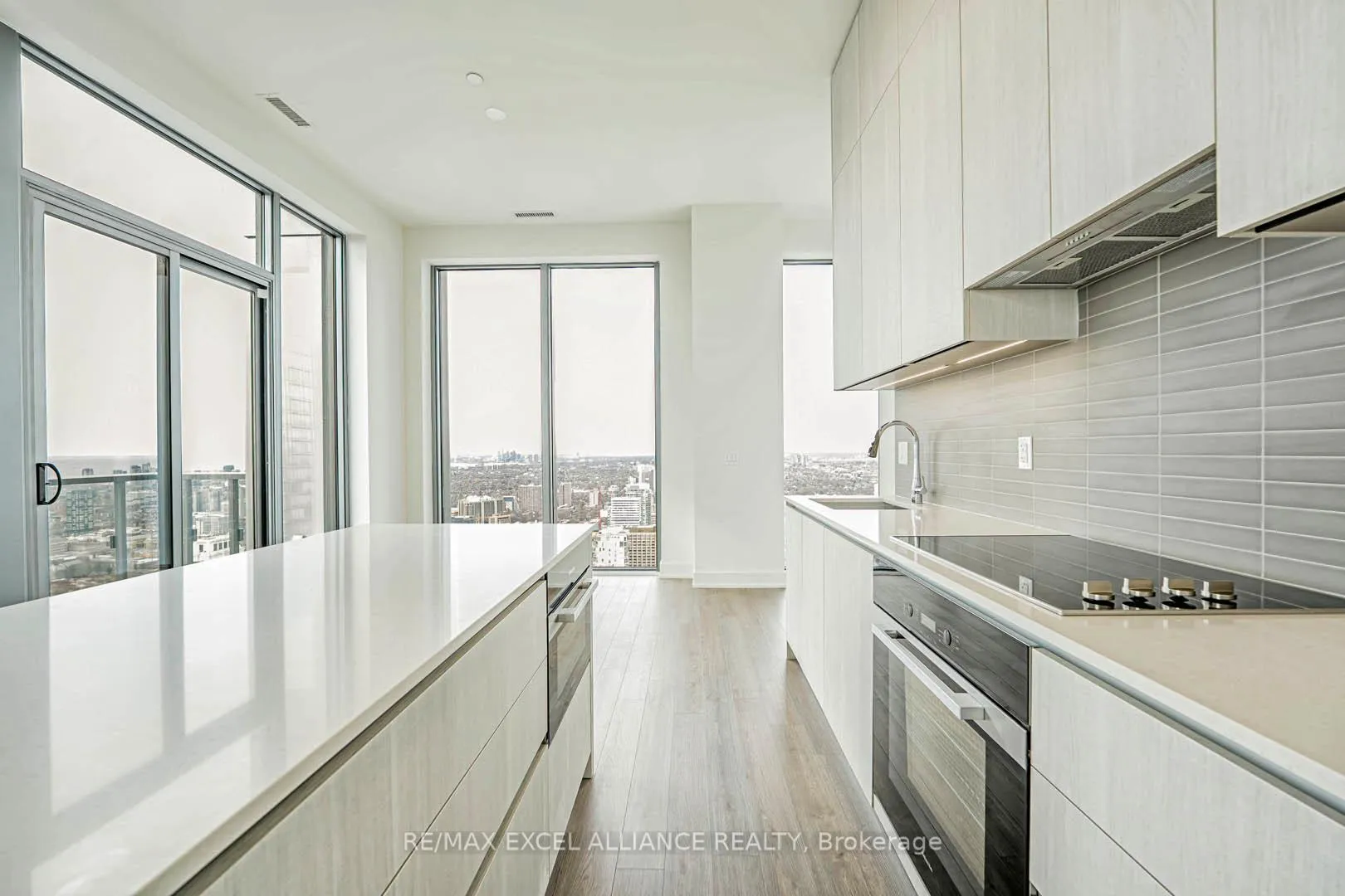 Photo 10 of Unit 5102, 8 Cumberland Street, Toronto, The Annex — HOMEH
