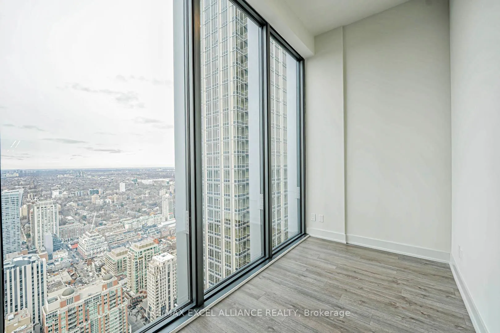 Photo 11 of Unit 5102, 8 Cumberland Street, Toronto, The Annex — HOMEH