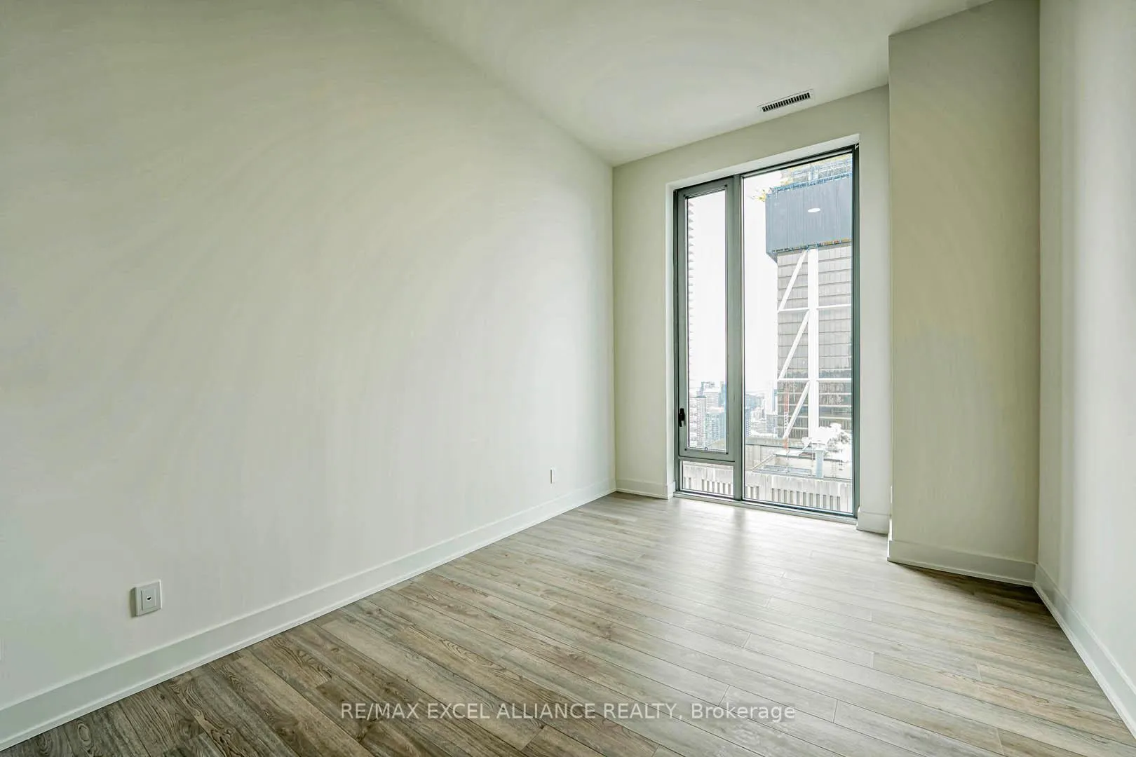 Photo 13 of Unit 5102, 8 Cumberland Street, Toronto, The Annex — HOMEH