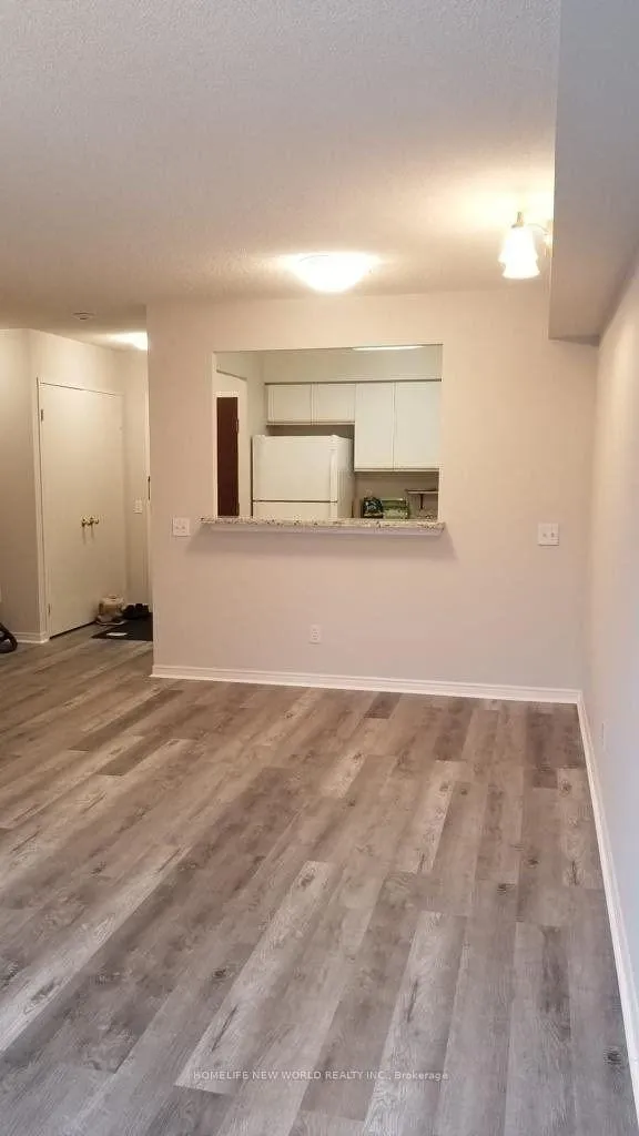 Photo 12 of Unit 205, 81 Townsgate Drive, Vaughan, Crestwood-Springfarm-Yorkhill — HOMEH
