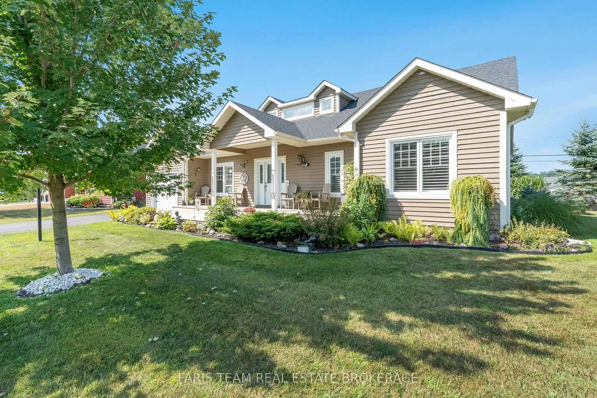 Photo 3 of 2 Grew Crescent, Penetanguishene — HOMEH