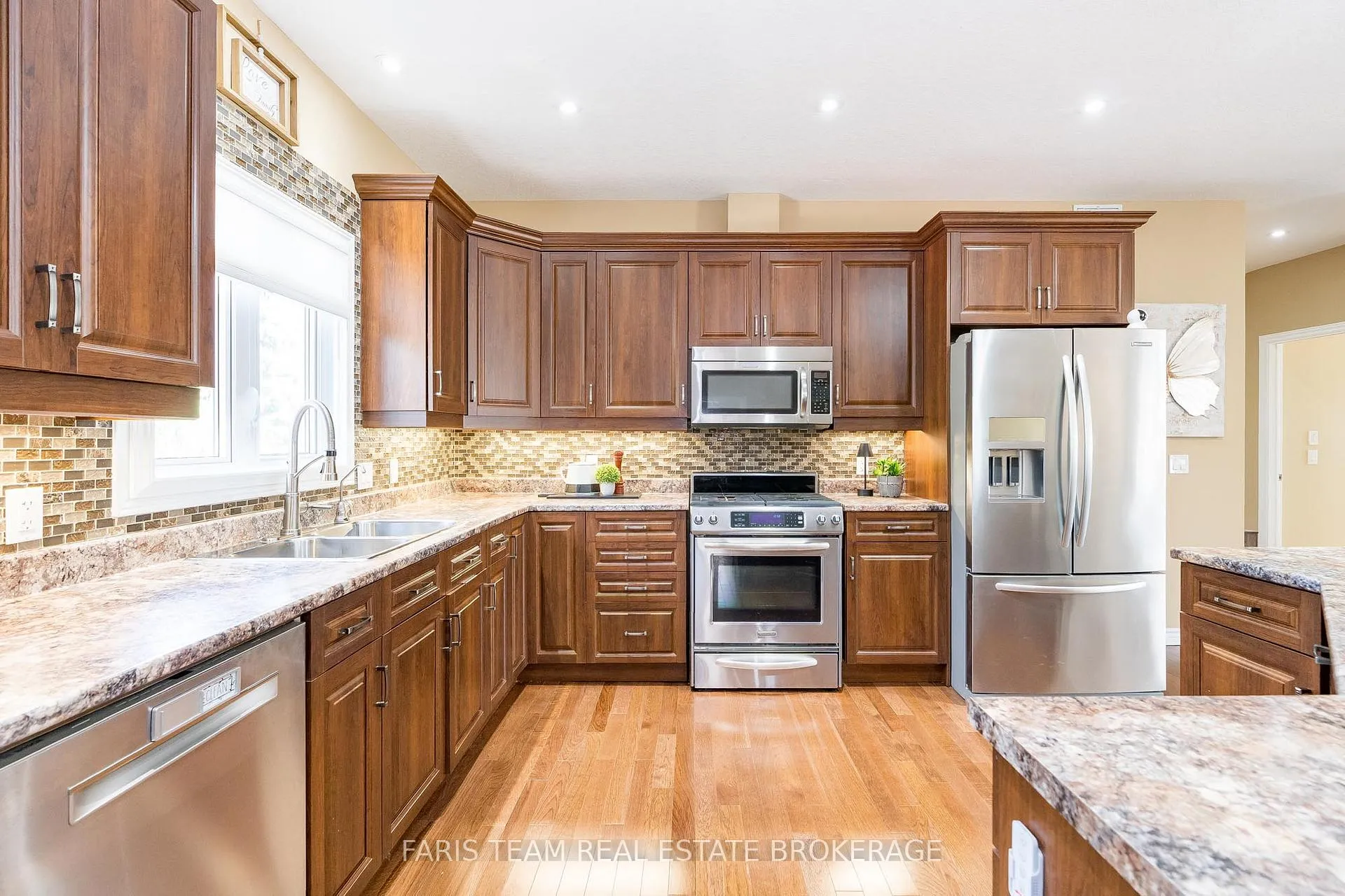 Photo 5 of 2 Grew Crescent, Penetanguishene — HOMEH