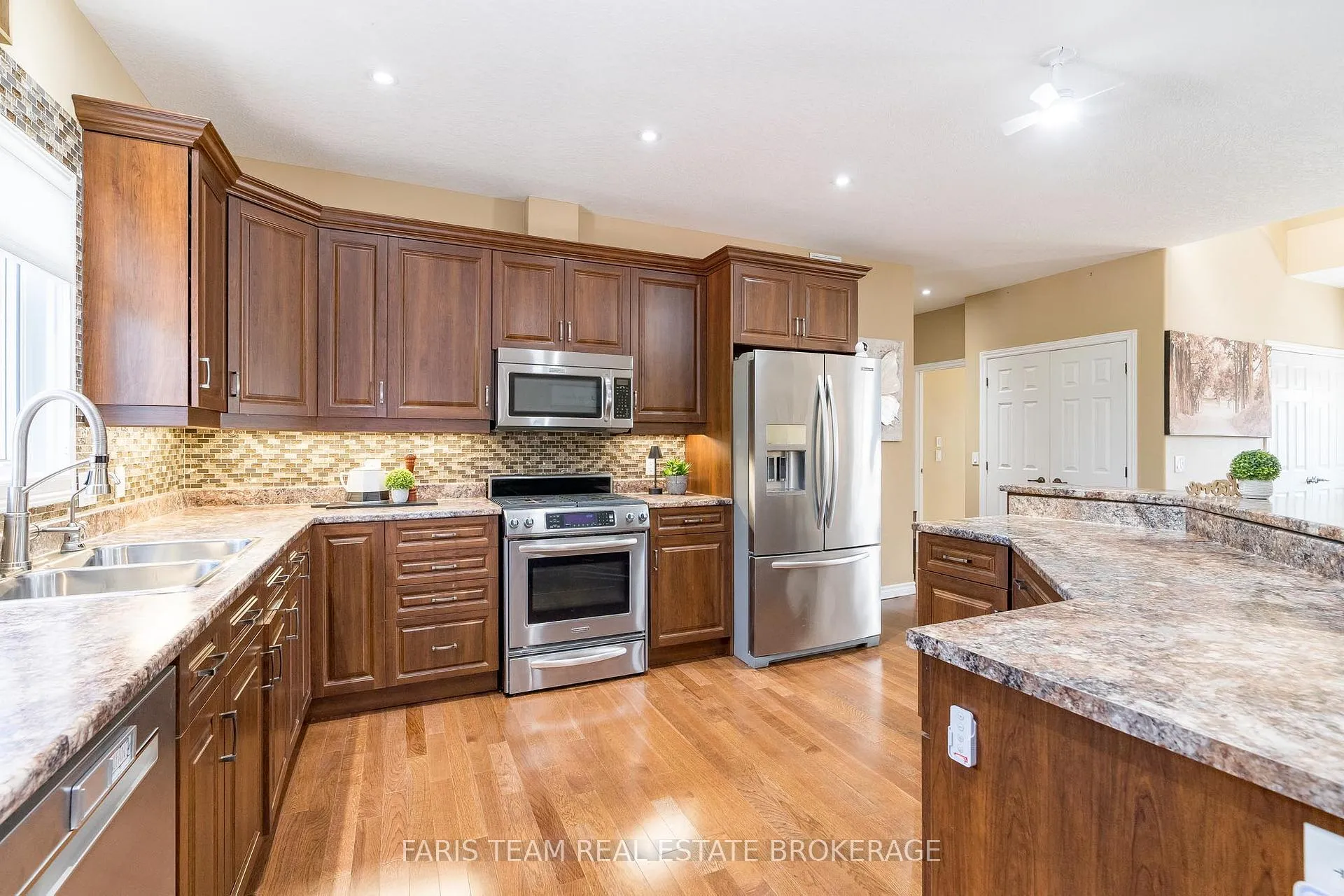 Photo 6 of 2 Grew Crescent, Penetanguishene — HOMEH