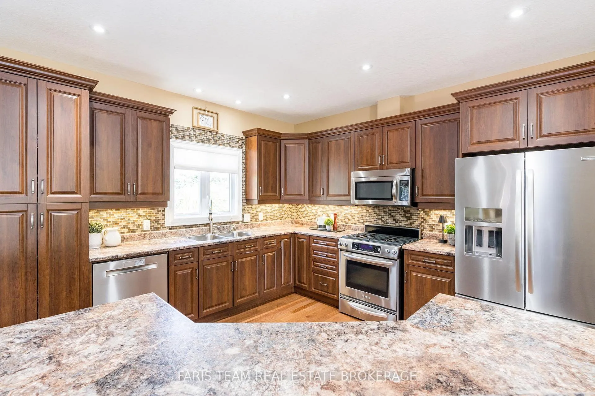 Photo 9 of 2 Grew Crescent, Penetanguishene — HOMEH