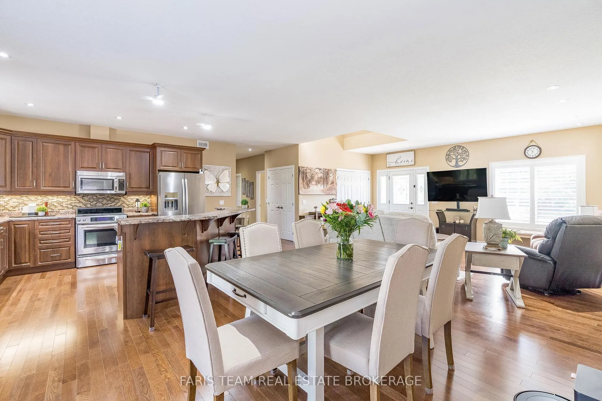 Photo 11 of 2 Grew Crescent, Penetanguishene — HOMEH