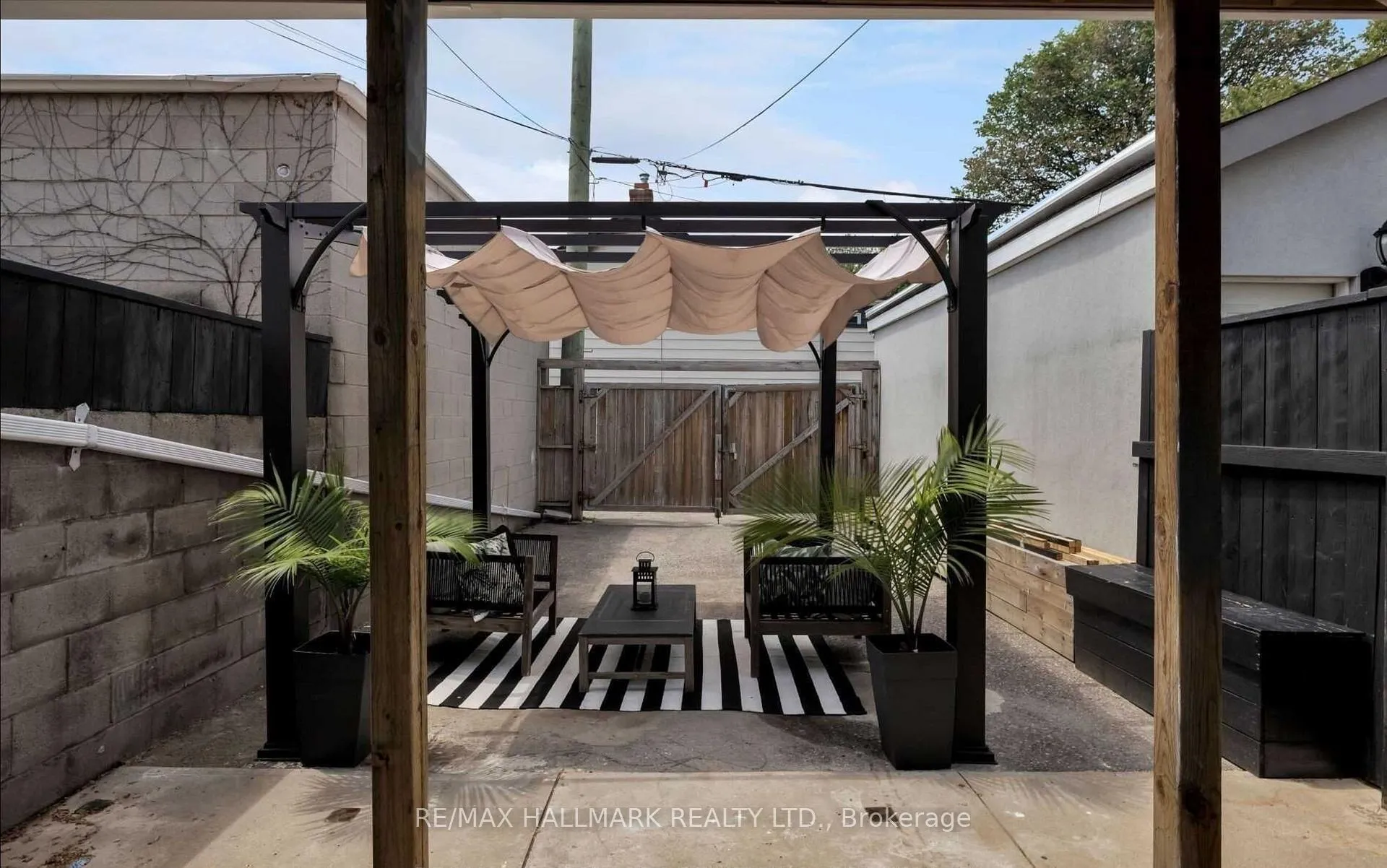 Photo 17 of 16 Brock Avenue, Toronto, Roncesvalles — HOMEH