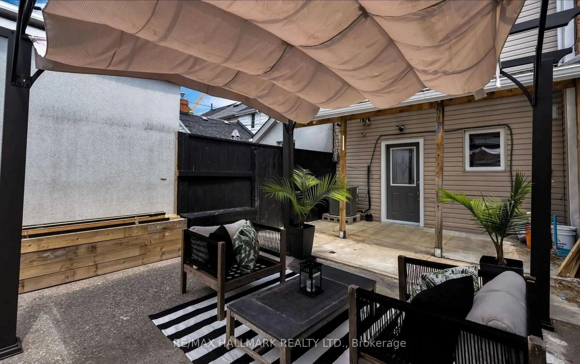 Photo 18 of 16 Brock Avenue, Toronto, Roncesvalles — HOMEH