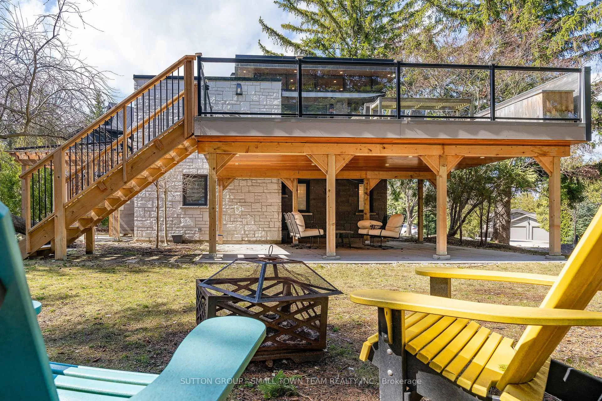 Photo of 114 Lakeshore Road W