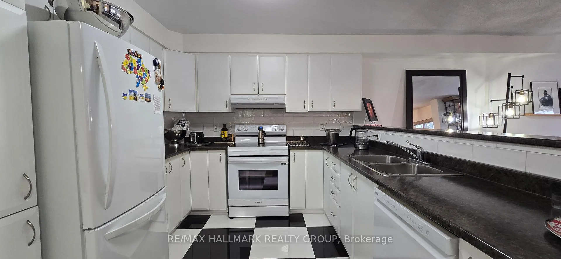 Photo 4 of 158 Fordham Private, Ottawa, Central Park — HOMEH