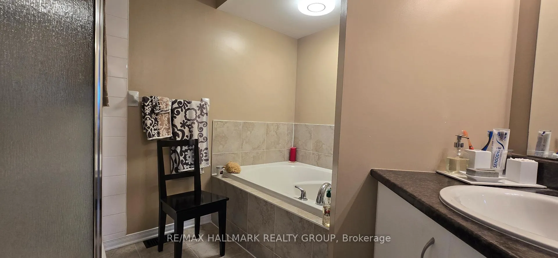 Photo 17 of 158 Fordham Private, Ottawa, Central Park — HOMEH