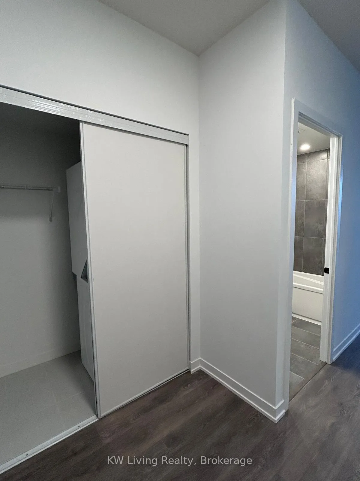 Photo 5 of Unit 520, 4878 Powers Common, Burlington, Appleby — HOMEH