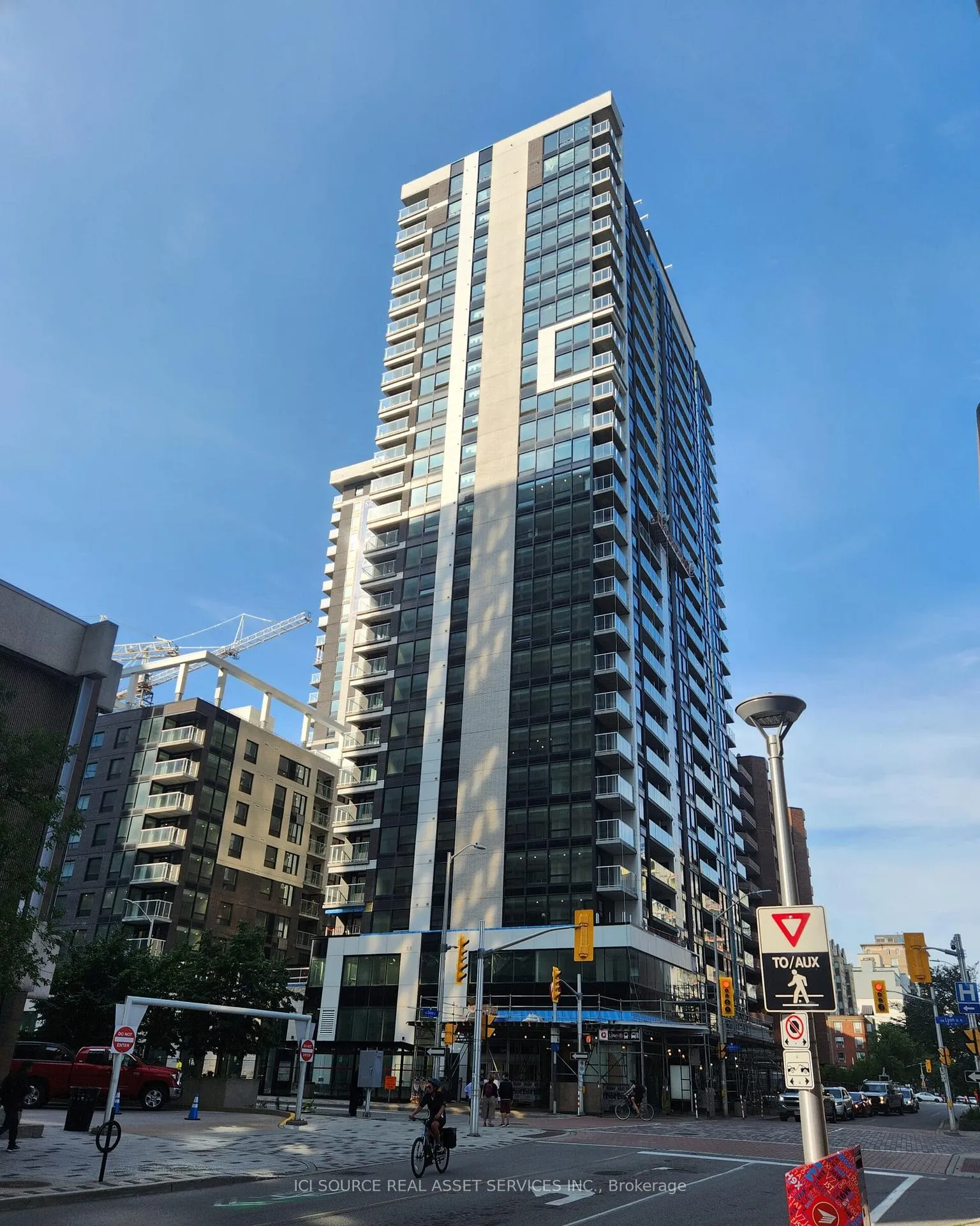 Photo 2 of Unit 1009, 340 Queen Street, Ottawa, Ottawa Centre — HOMEH