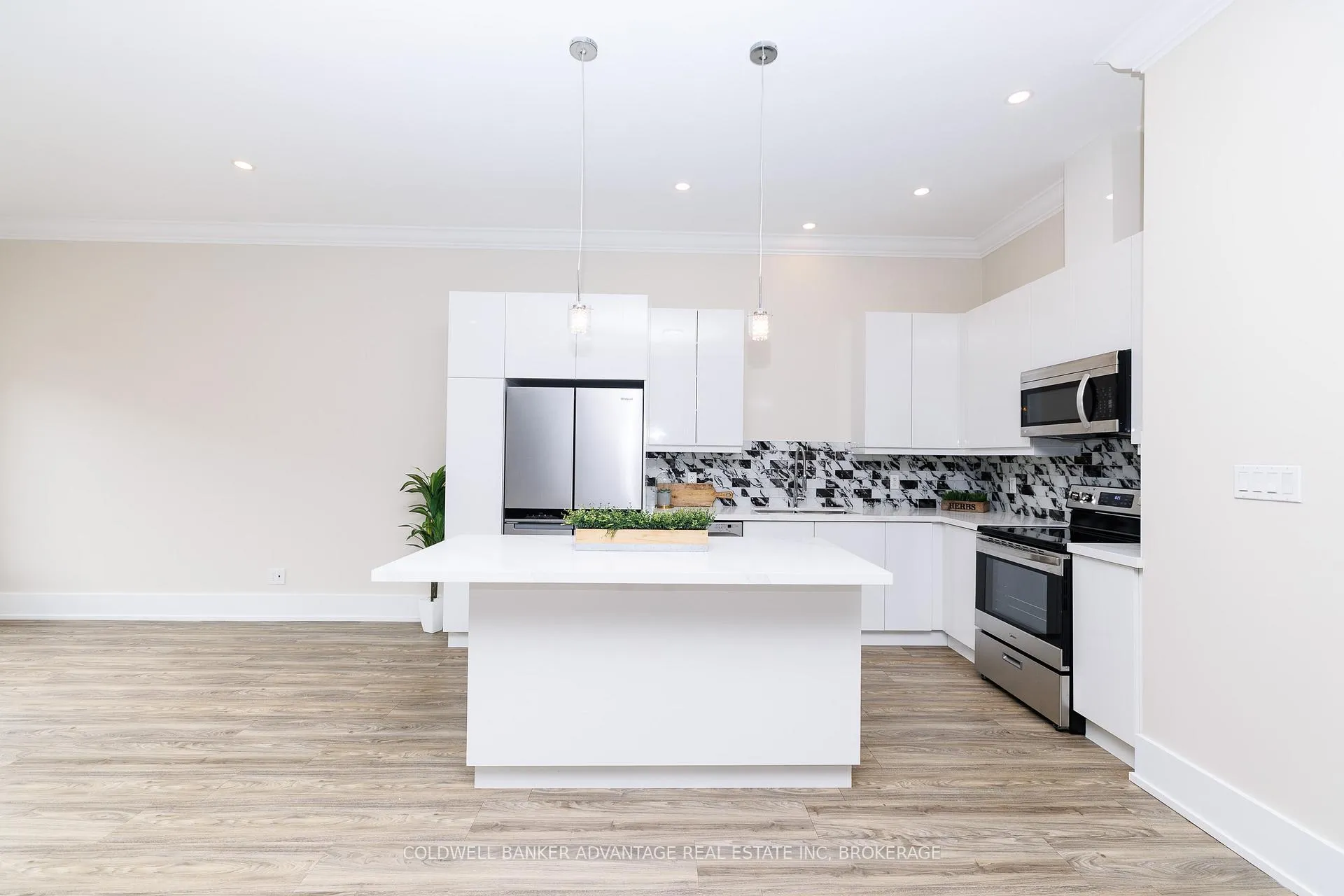 Photo 13 of 1044 Hansler Road, Welland, N. Welland — HOMEH