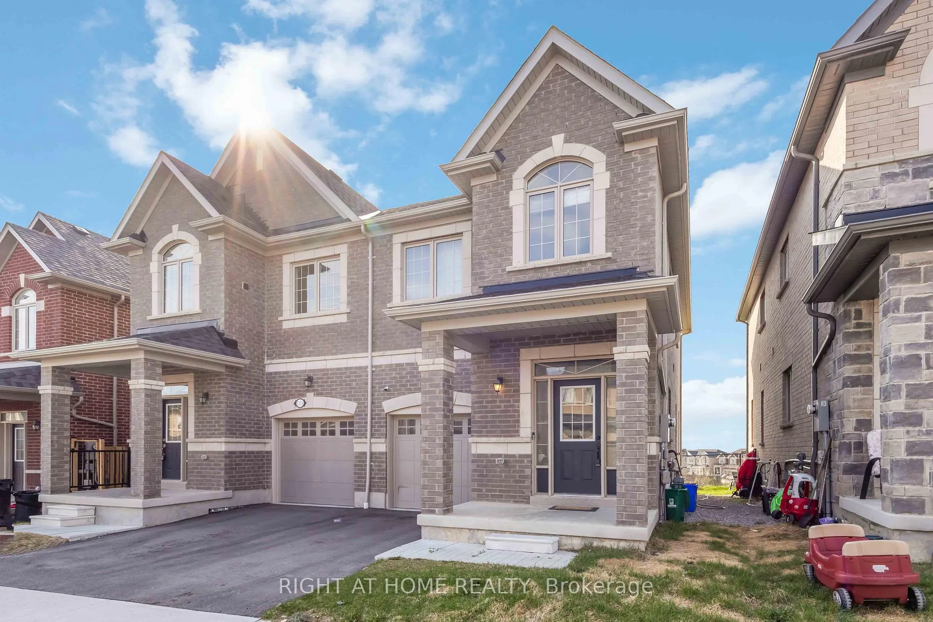 Photo 3 of 1111 Skyridge Boulevard, Pickering, Rural Pickering — HOMEH