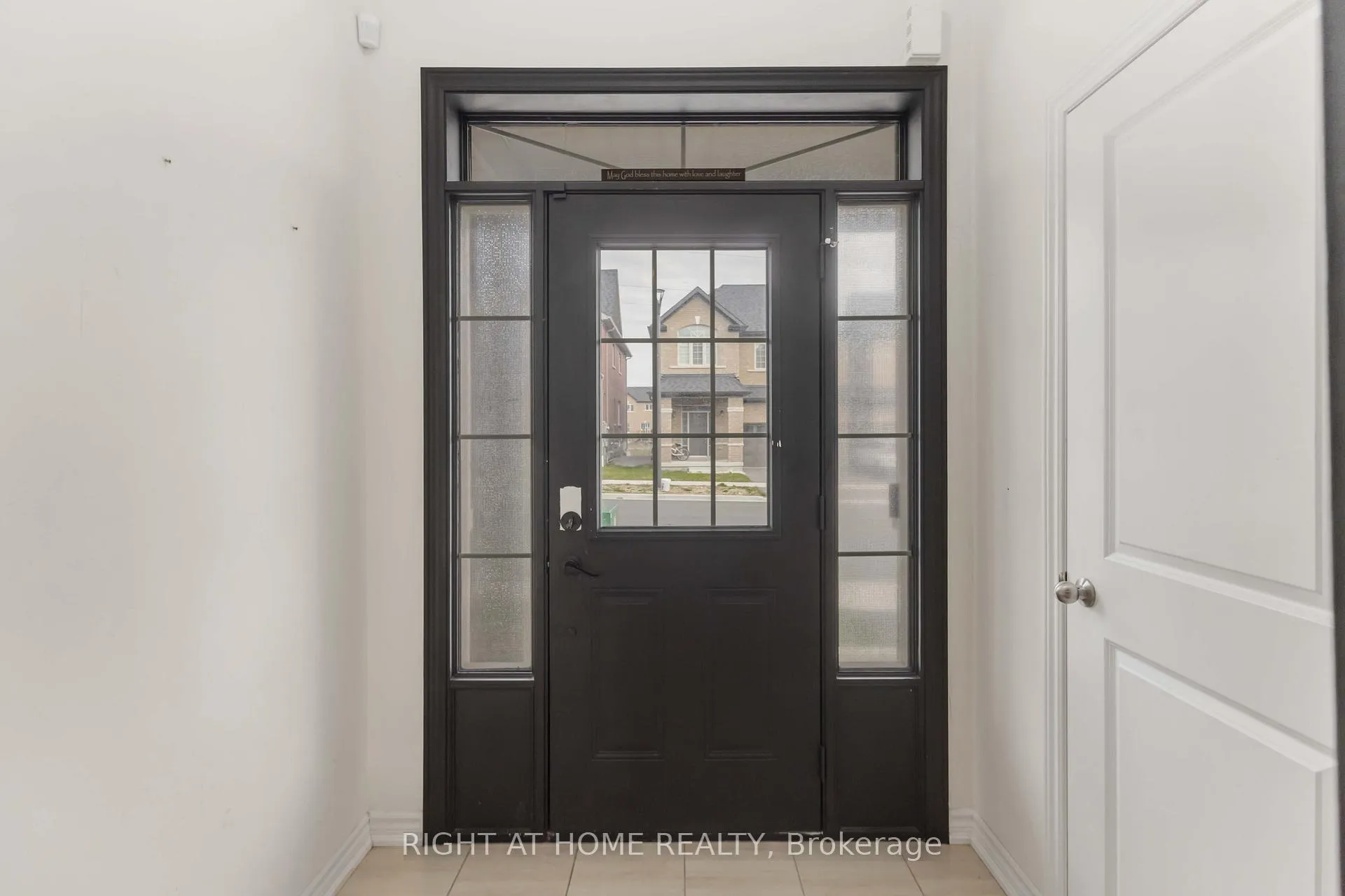Photo 4 of 1111 Skyridge Boulevard, Pickering, Rural Pickering — HOMEH