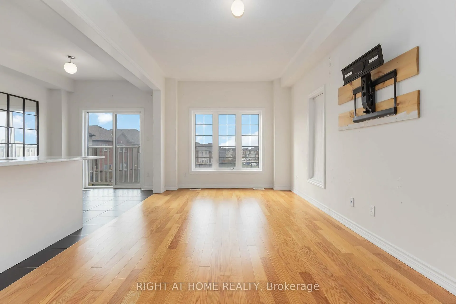 Photo 6 of 1111 Skyridge Boulevard, Pickering, Rural Pickering — HOMEH