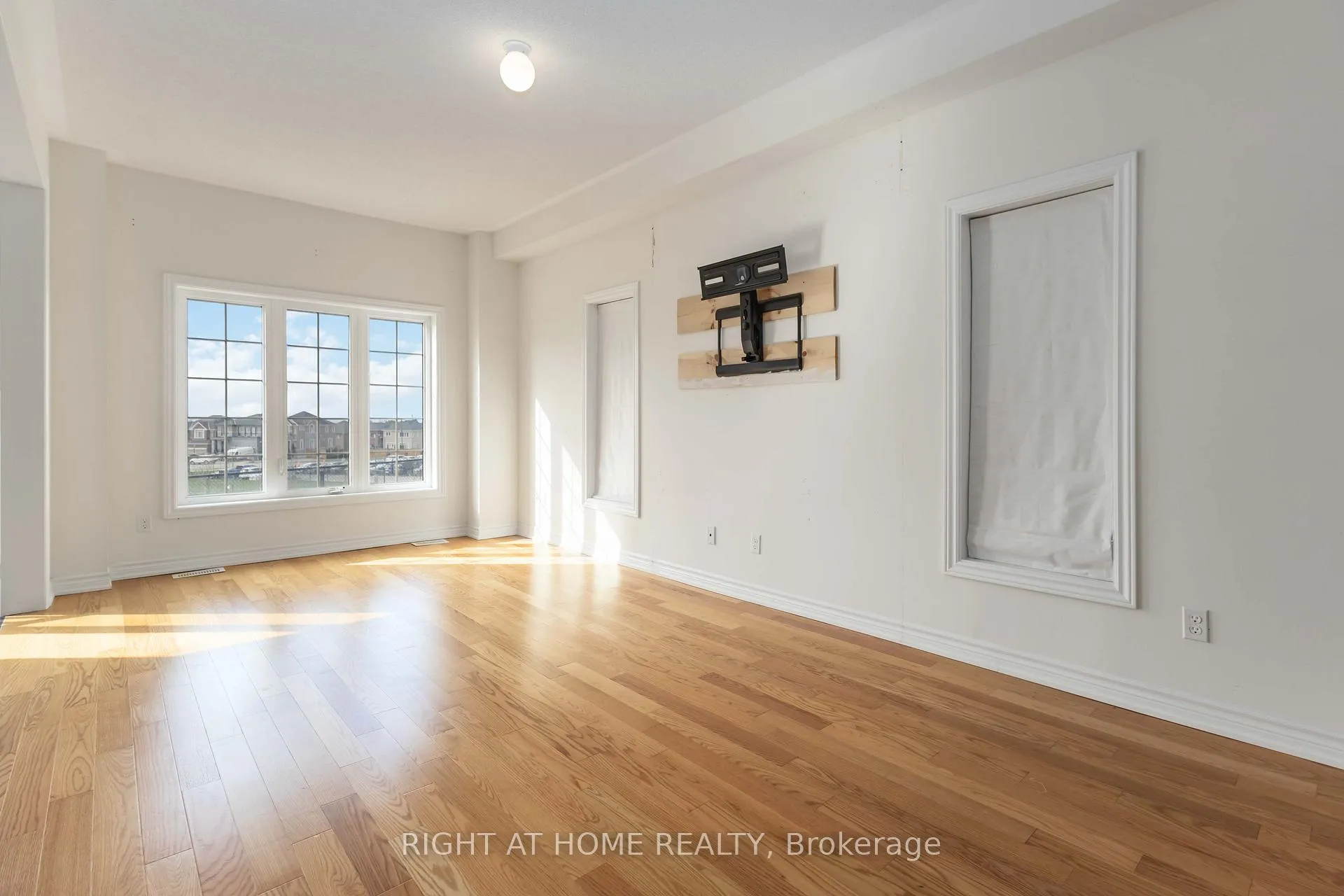 Photo 7 of 1111 Skyridge Boulevard, Pickering, Rural Pickering — HOMEH