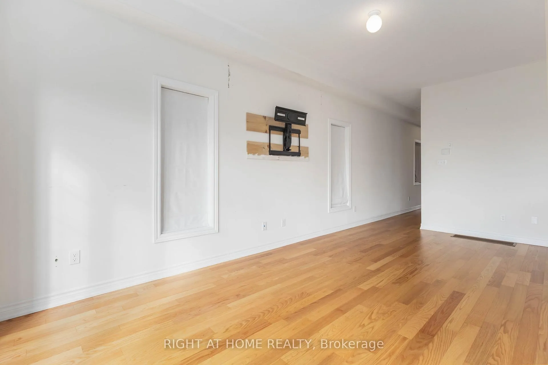 Photo 8 of 1111 Skyridge Boulevard, Pickering, Rural Pickering — HOMEH