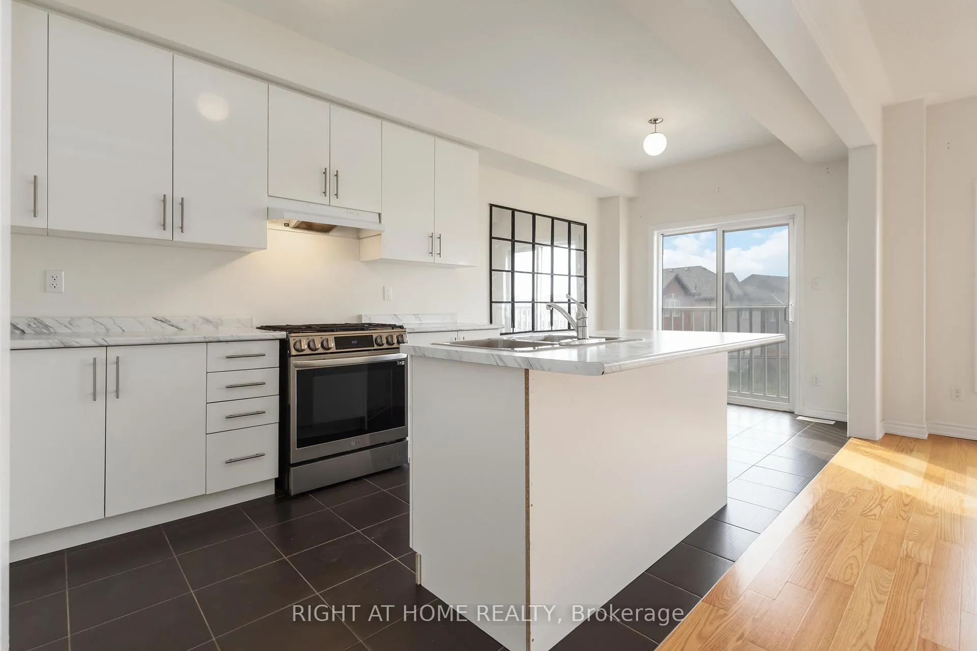 Photo 11 of 1111 Skyridge Boulevard, Pickering, Rural Pickering — HOMEH