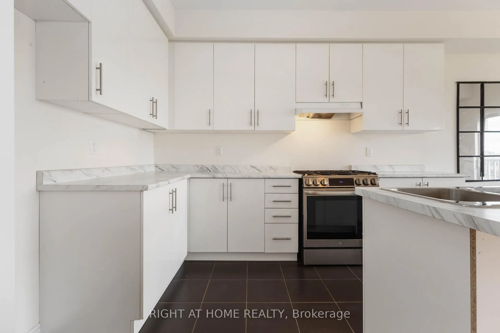 Photo 12 of 1111 Skyridge Boulevard, Pickering, Rural Pickering — HOMEH
