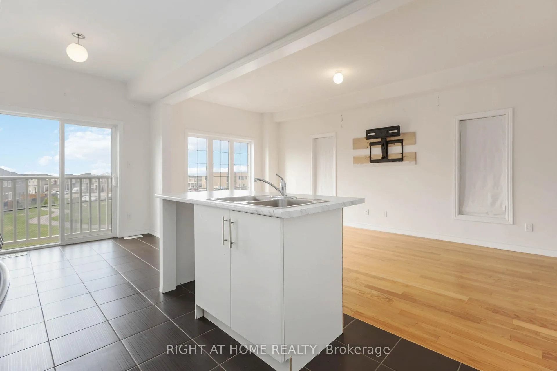 Photo 13 of 1111 Skyridge Boulevard, Pickering, Rural Pickering — HOMEH