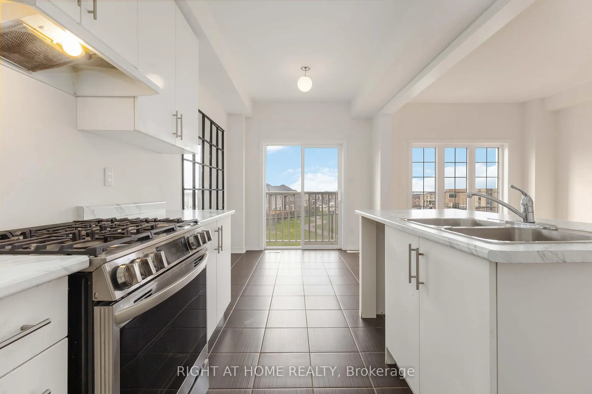 Photo 14 of 1111 Skyridge Boulevard, Pickering, Rural Pickering — HOMEH