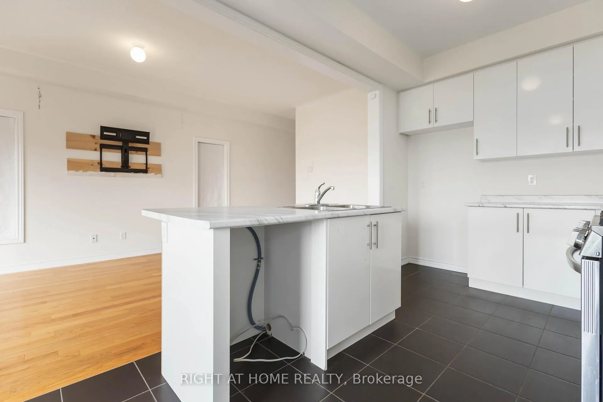 Photo 15 of 1111 Skyridge Boulevard, Pickering, Rural Pickering — HOMEH
