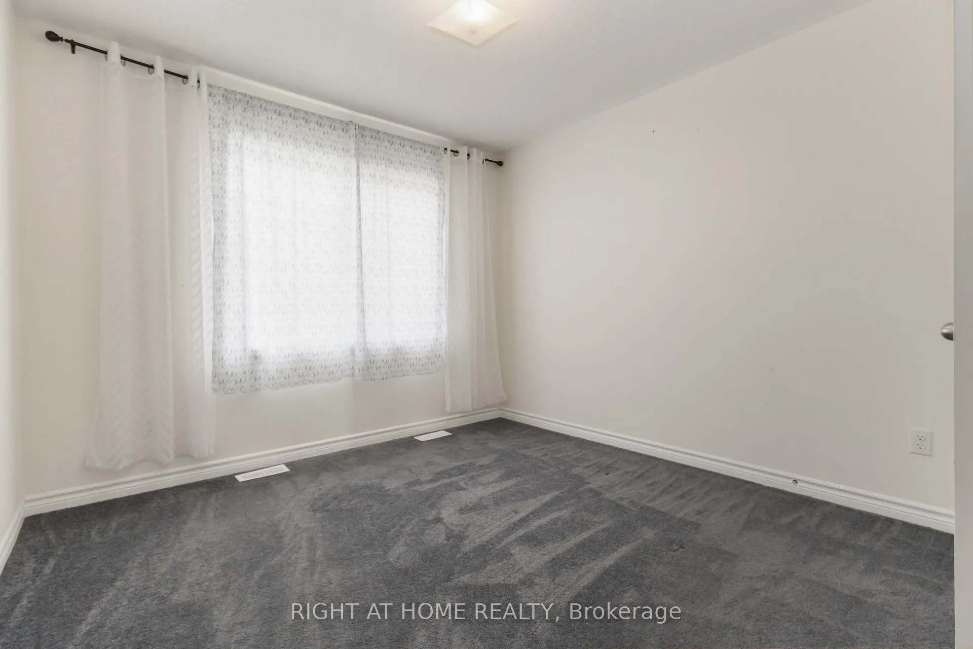 Photo 23 of 1111 Skyridge Boulevard, Pickering, Rural Pickering — HOMEH
